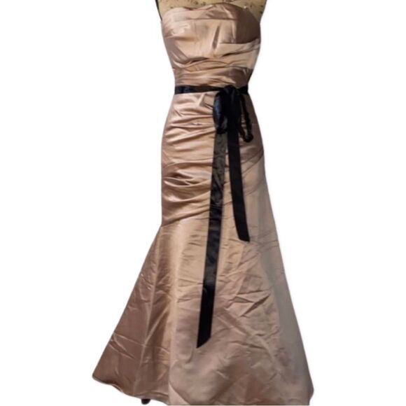 WTOO by Watters & Watters Strapless Champagne with Black Bow Maxi Gown size 2 - Picture 2 of 15